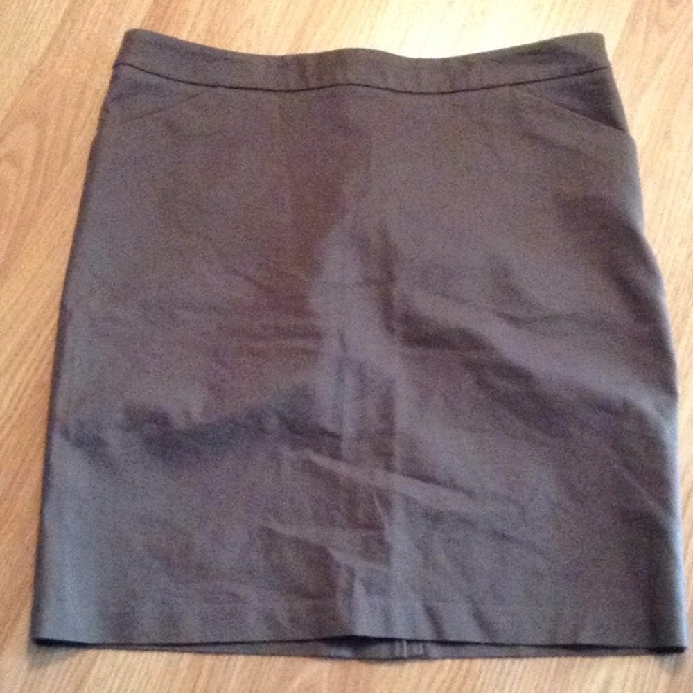 Gray short skirt.